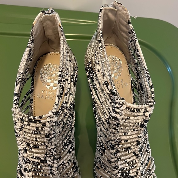 Never worn heels in white, black and grey - Picture 2 of 5